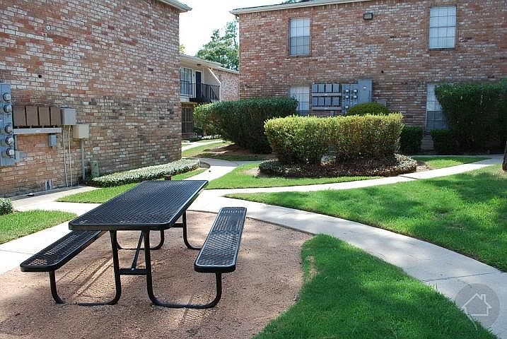 Enjoy our green space with Picnic Table for your enjoyment. Enjoy a lunch or enjoy a best selling book.