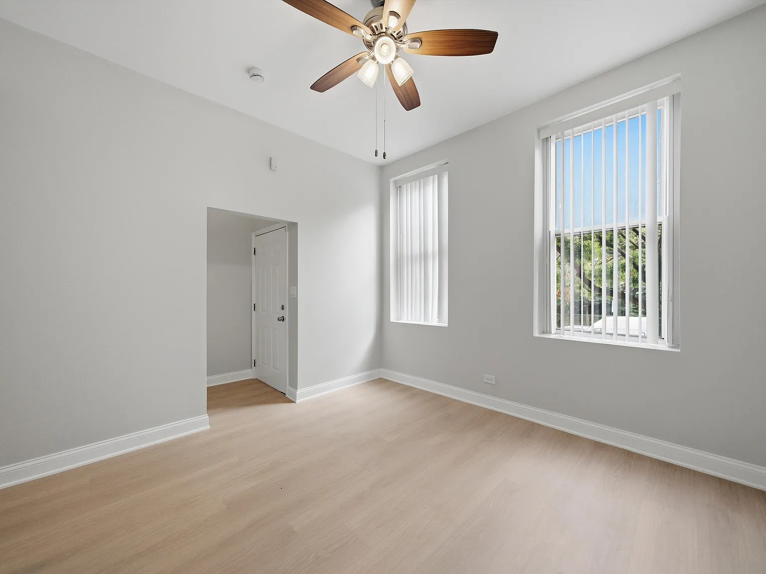 2 bed, 700 sqft, $2,000 — Photo 4