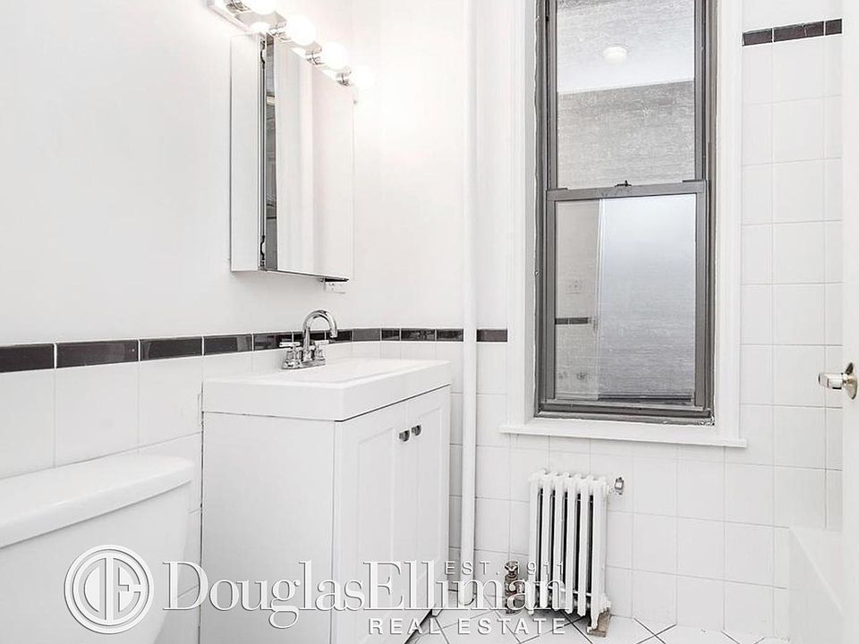 2nd image of 224 E 59th St APT 4RW