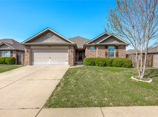 1109 W Cunningham Ave, Rogers, AR 72758