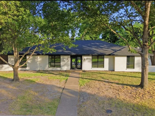 729 Surrey Cir, Grand Prairie, TX 75050