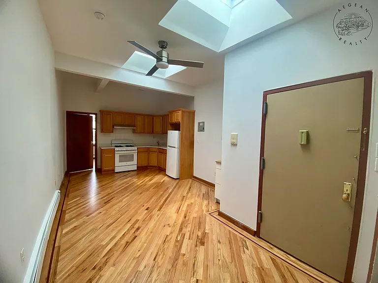 142 Richardson St #3R — Photo 1