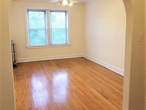 4th image of 7200 N Greenview Ave #3