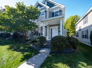 9890 Pincherry Ln, Eden Prairie, MN 55347