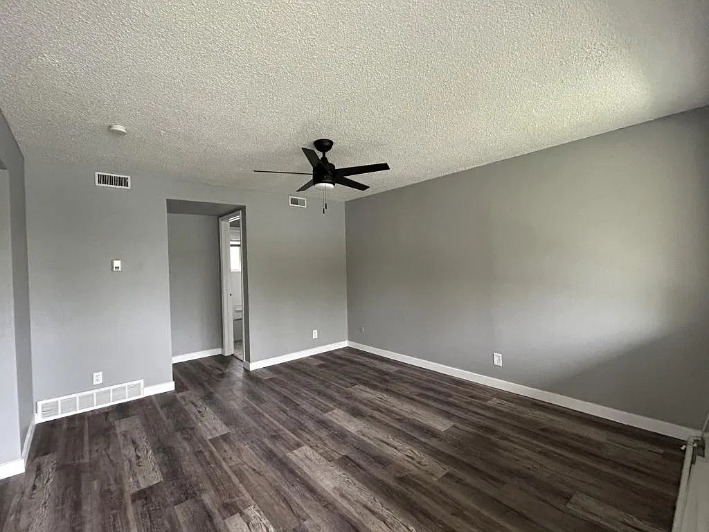 593 W 400 N #1 — Photo 2