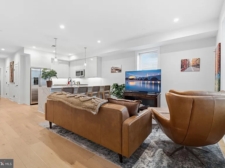 1722 W Virginia Ave NE #2 — Photo 5