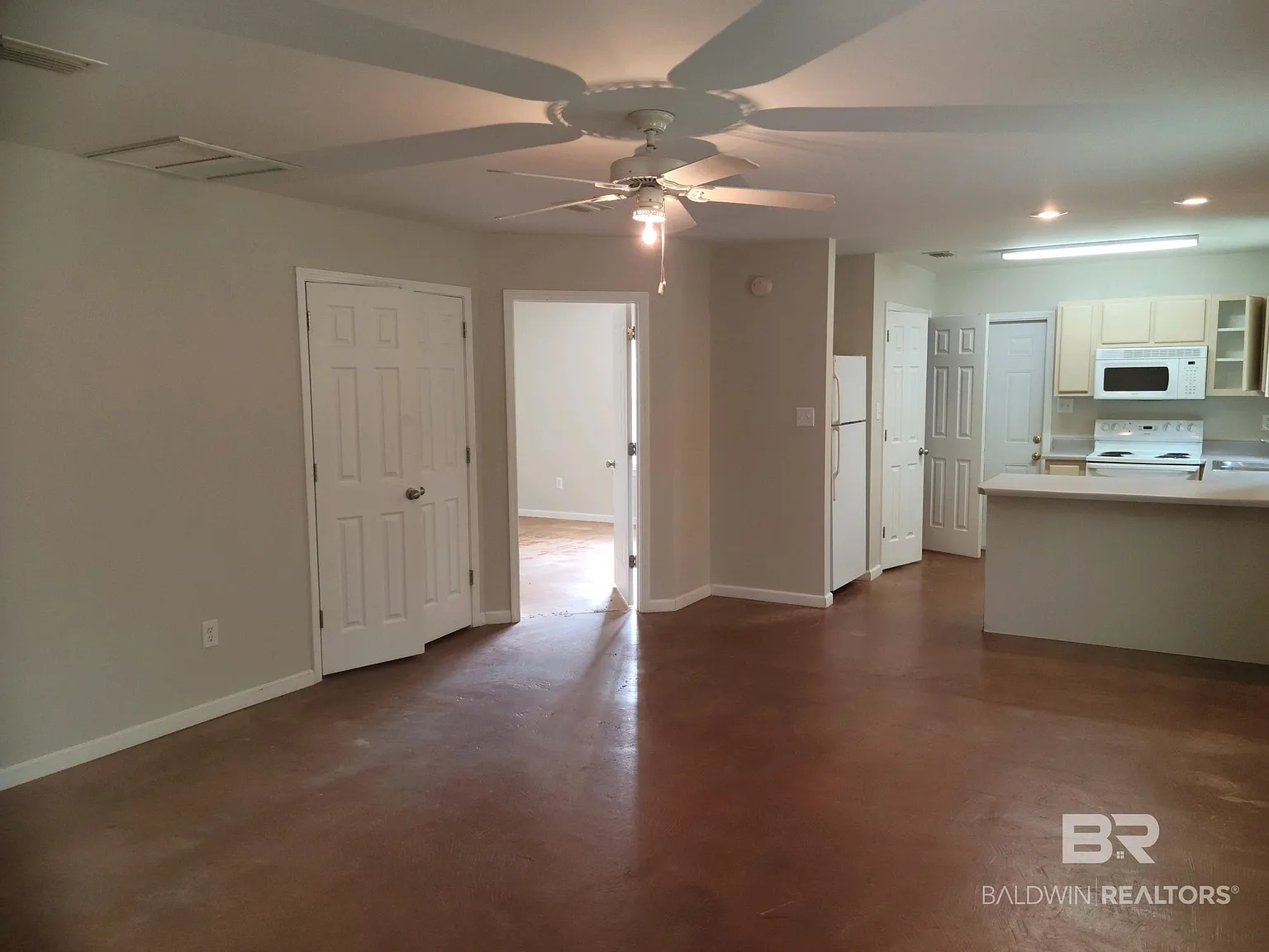 3 bed, 2.0 bath, 1126 sqft, $1,300 — Photo 3