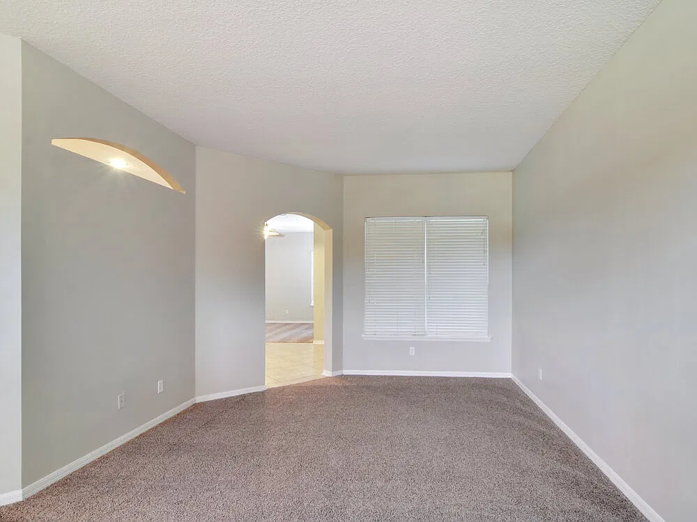 5 bed, 4.0 bath, 2481 sqft, $2,660 — Photo 2