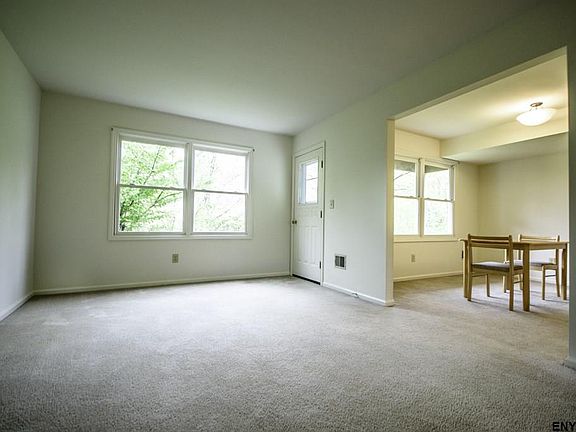 4th image of 26 Marsdale Ct