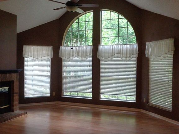 3rd image of 620 Glenwood Ct APT 83