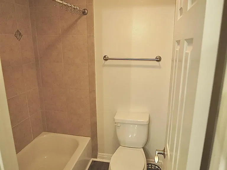 550 Graves Ave #10 — Photo 43