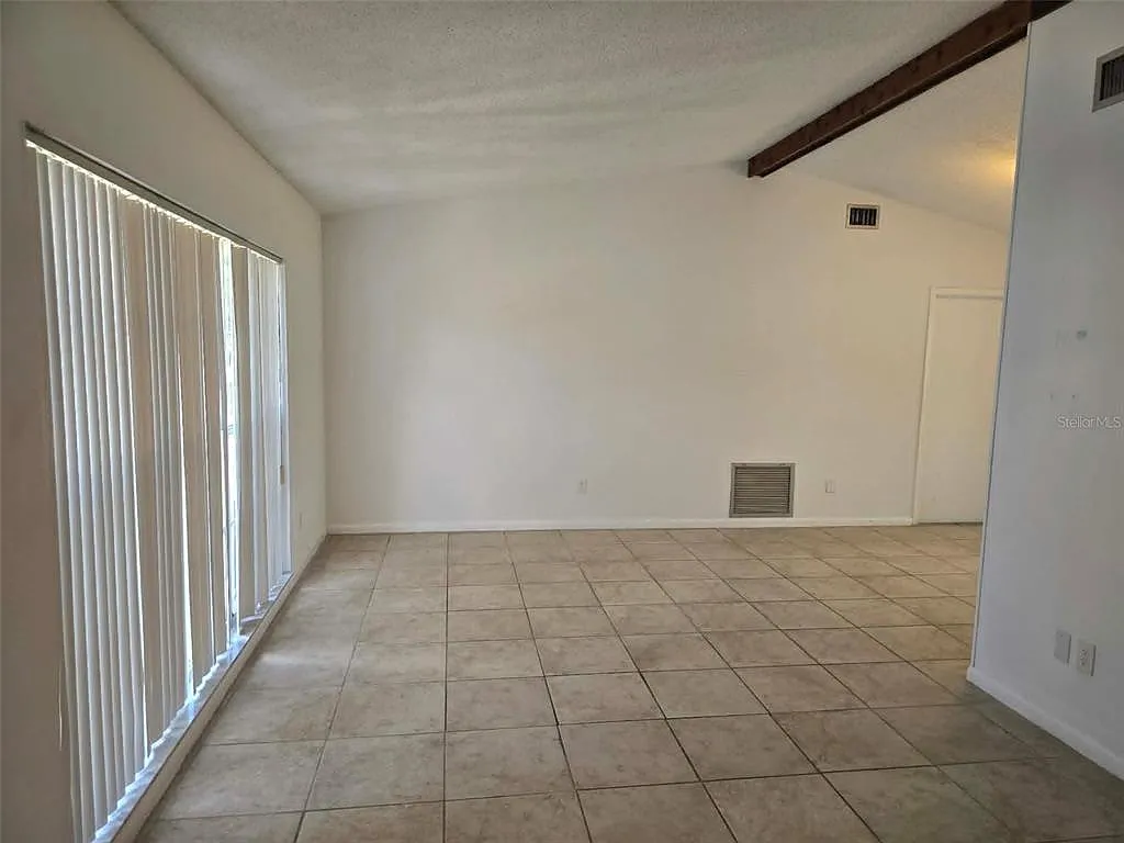 3 bed, 2.0 bath, 1539 sqft, $2,300 — Photo 2