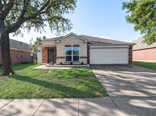 2775 Sweetbriar Ln, Grand Prairie, TX 75052