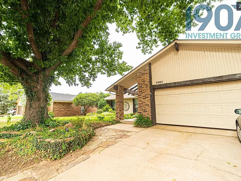 4405 Manchester Ct — Photo 2