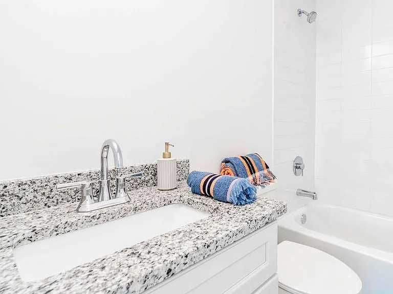 1015 Greenwood Ave NE #6 — Photo 12