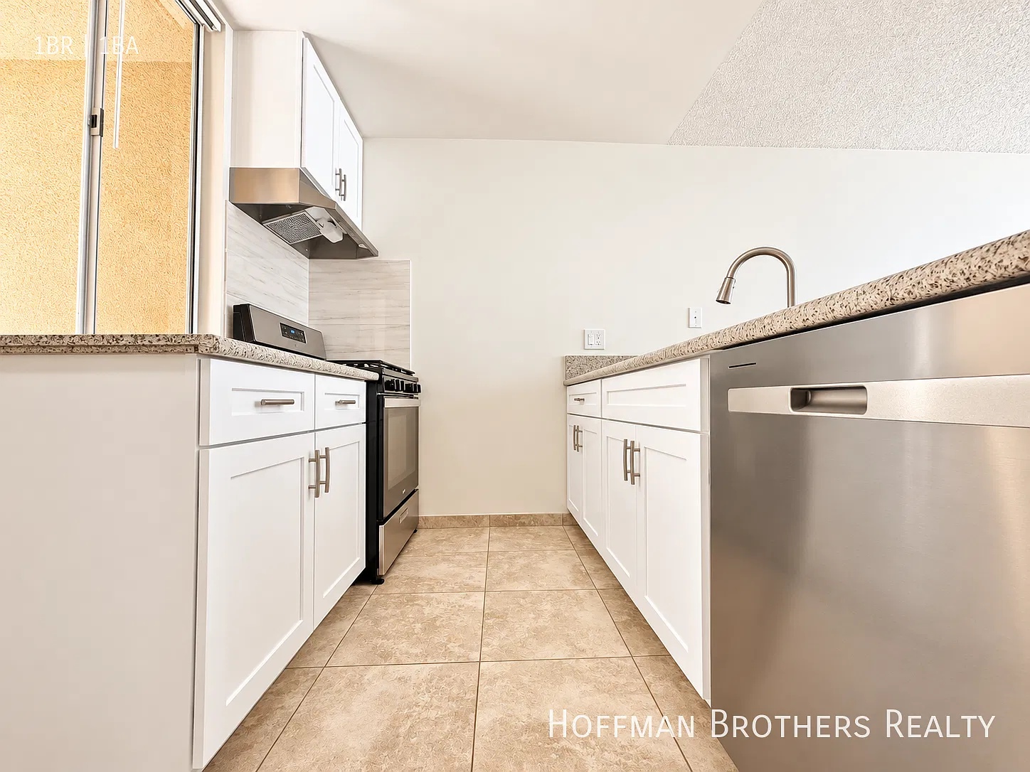 **2 Weeks Free**Updated 1-Bedroom Near Melrose & Larchmont with Modern Kitchen, Central A/C, Laun... — Photo 2