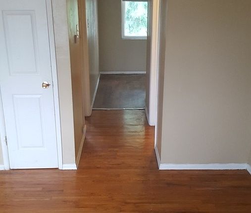 3rd image of 8534 N Broadway APT C