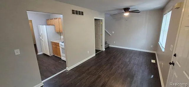 3 bed, 2.5 bath, 1356 sqft, $1,750 — Photo 3