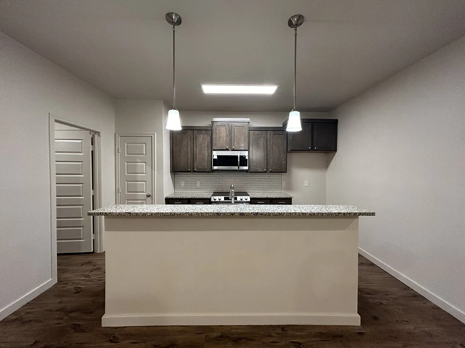 2 bed, 2.0 bath, 1390 sqft, $1,425 — Photo 3