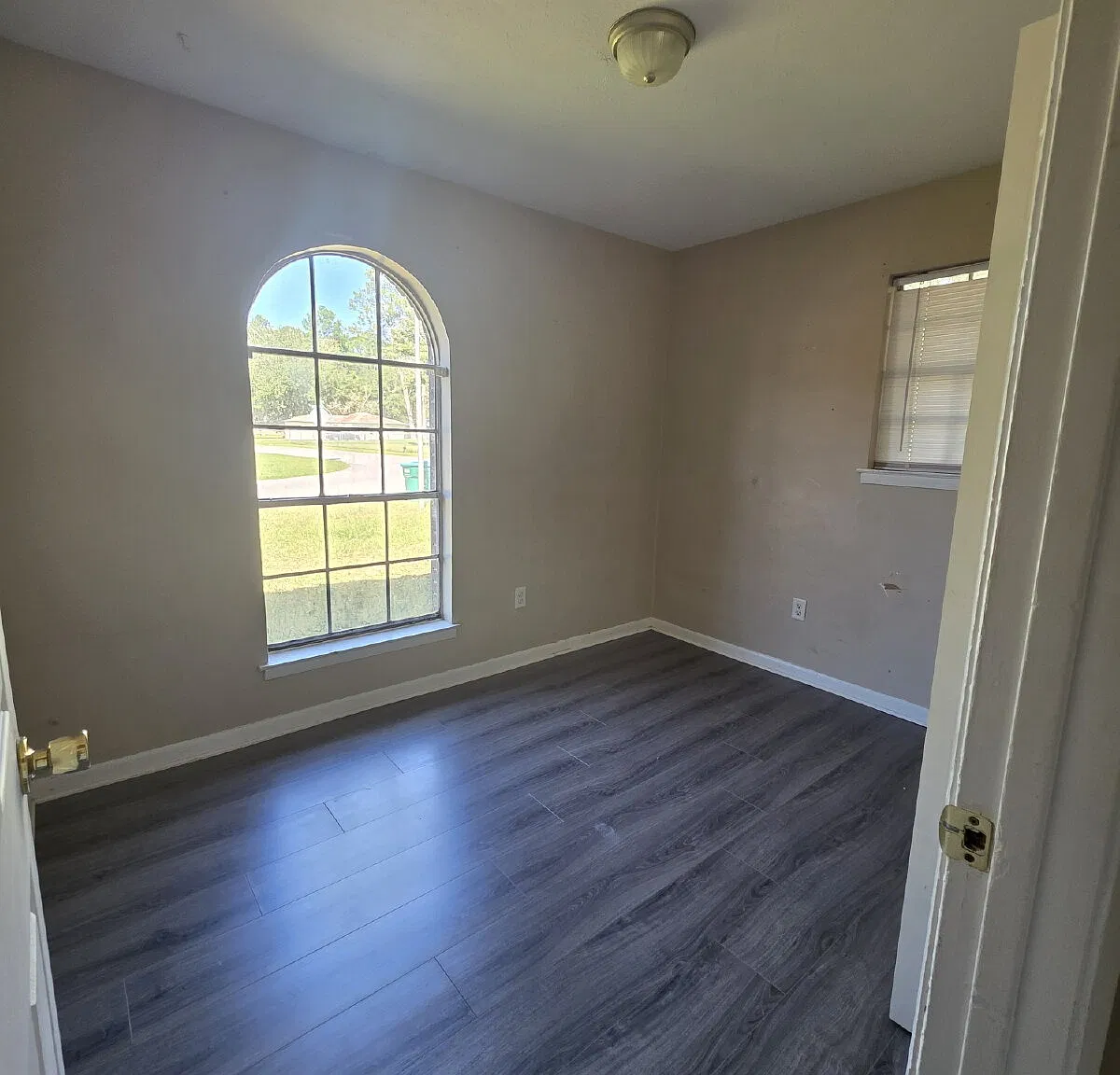 3 bed, 1.5 bath, 1025 sqft, $1,600 — Photo 3