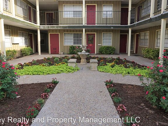 2nd image of 700 NW 17th St #5132039