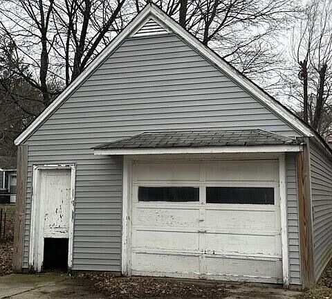 4th image of 1527 Robertson Ave