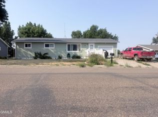 112 6th Ave NW, Watford City, ND 58854