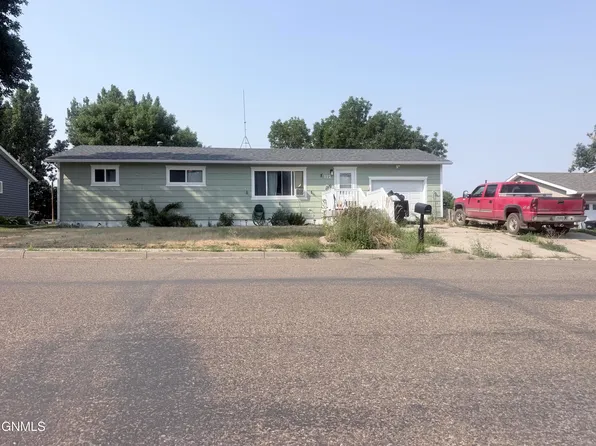 112 6th Ave NW, Watford City, ND 58854