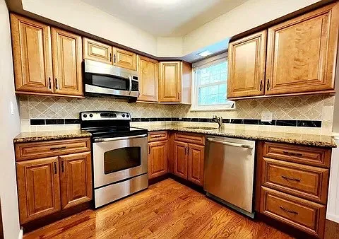1267 Village Ln — Photo 7