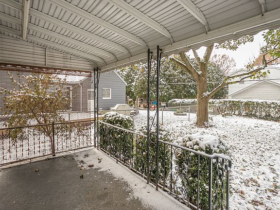 5th image of 352 Greenwood Ave