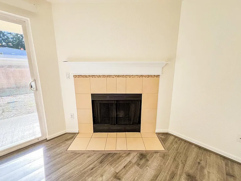 12607 SE 41st Pl #H101 — Photo 6
