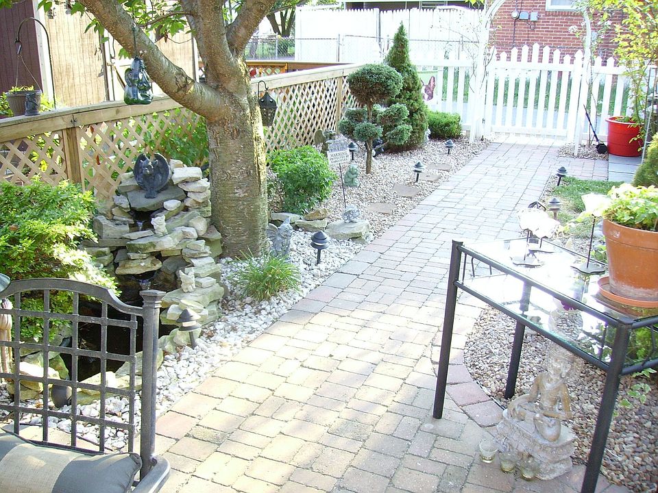 2nd image of 1035 Wood St