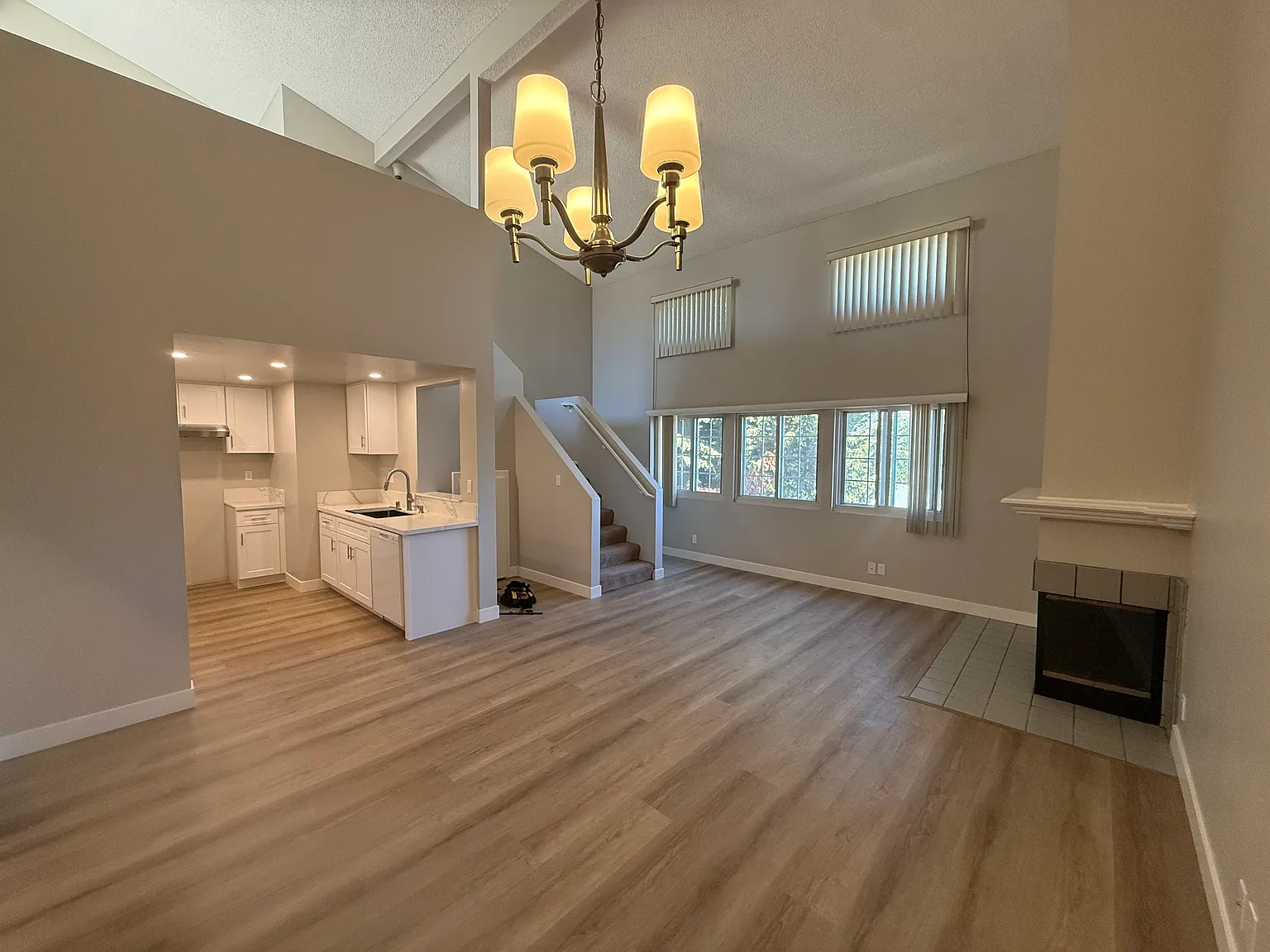 2 bed, 1200 sqft, $3,588 — Photo 2