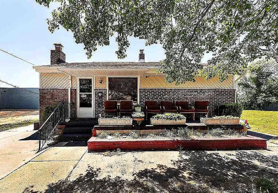 122 W Montgomery Ave #A