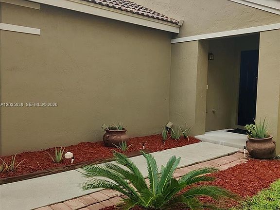 2nd image of 4315 Greenbriar Ln