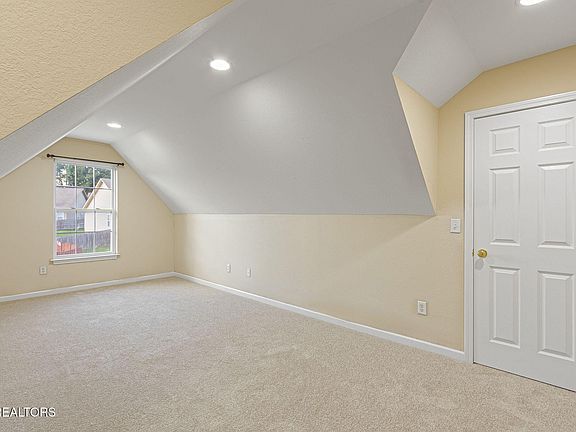 4th image of 10336 Iverson Ln