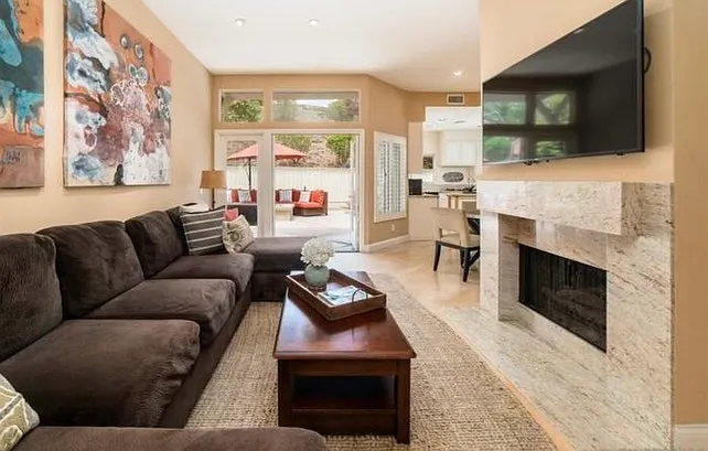 3 bed, 2183 sqft, $7,450 — Photo 4