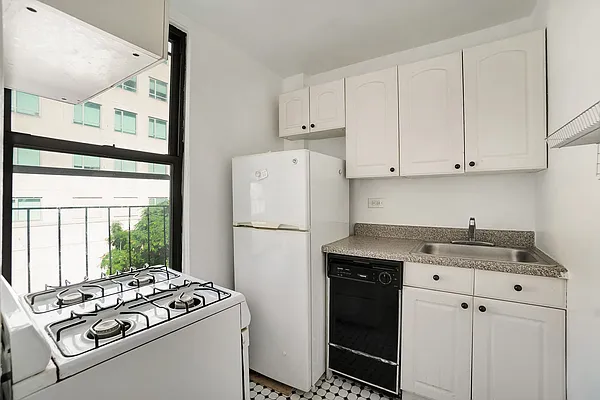 Rented by Bond New York | media 14