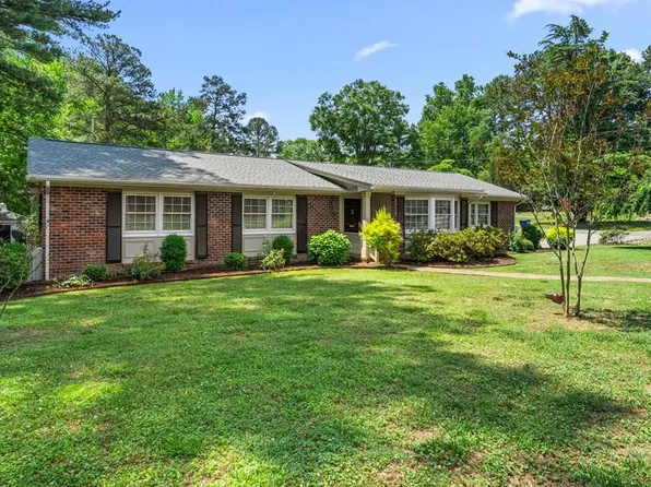 341 Keith Ave, Kilmarnock, VA 22482
