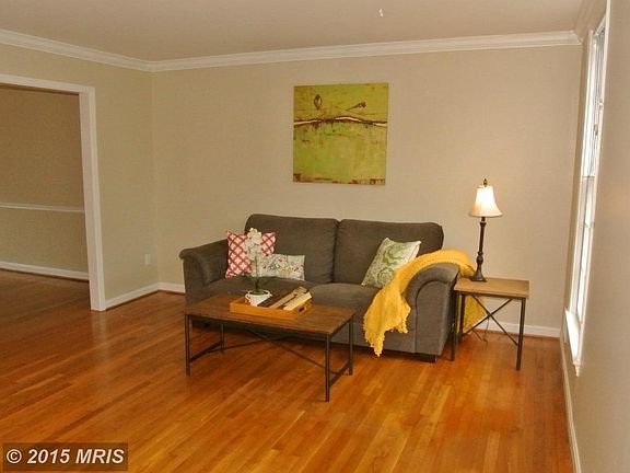 HARDWOOD FLOORS, CROWN MOLDING