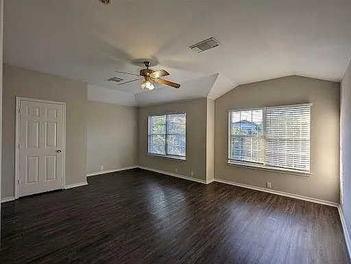 4 bed, 2.5 bath, 2890 sqft, $2,500 — Photo 2