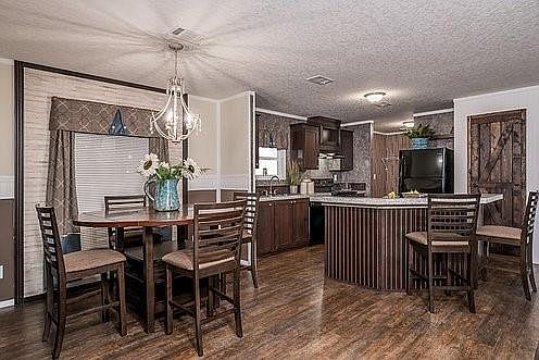 4th image of 460 Robin Hood Dr