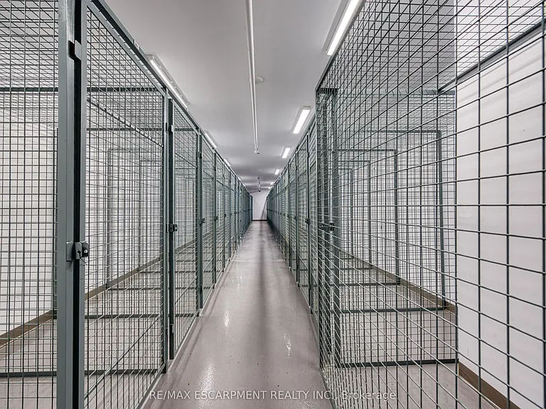 460 Dundas St E #522 — Photo 47