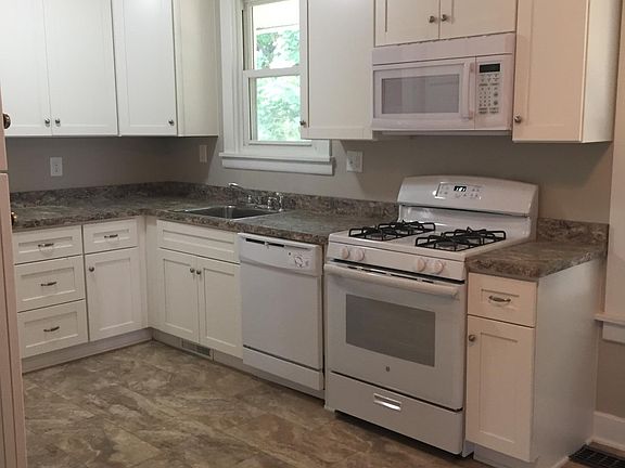 3rd image of 418 Parker St