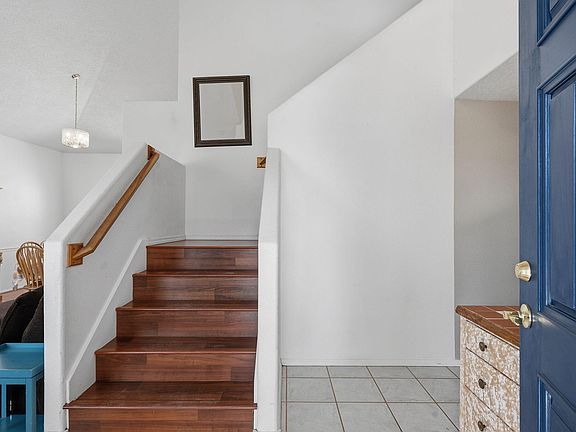 4th image of 5112 Rae Ct NE