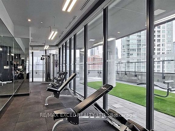 4th image of 159 Wellesley St E #406