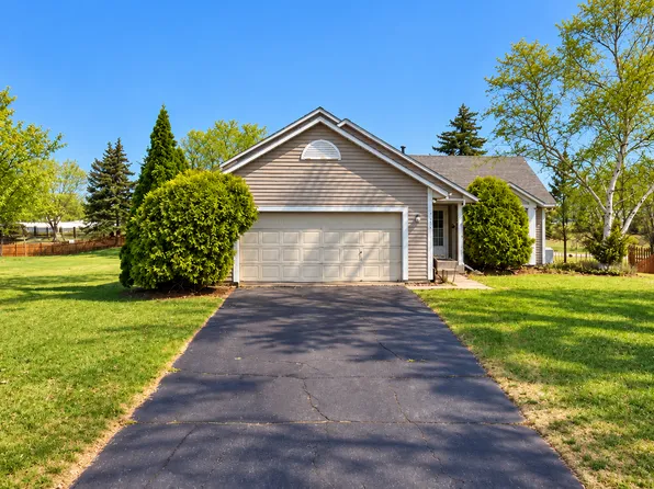 3935 Zircon Ln N, Plymouth, MN 55446