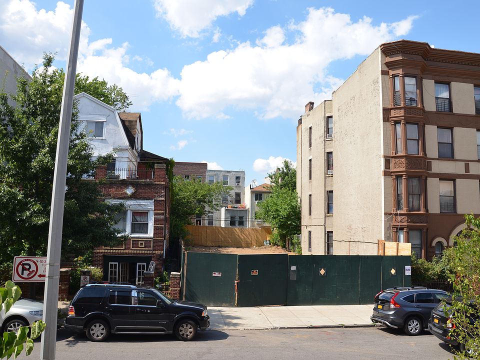 1st image of 203 Quincy St APT 2