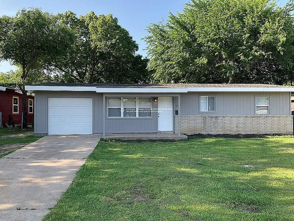 3 bed, 1.0 bath, 925 sqft, $1,047 — Photo 1