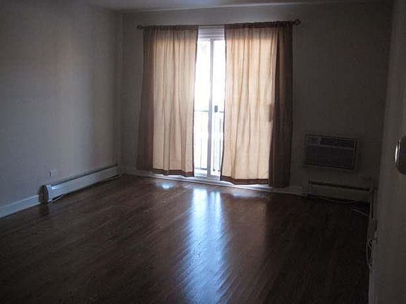 5th image of 1563 W Pratt Blvd APT 1D